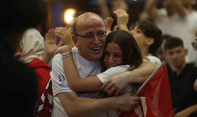 Binlerce Bursalı milli maçı beraber izledi