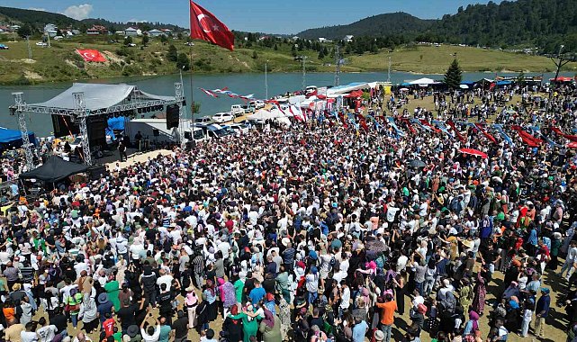 Binlerce kişinin katıldığı Akyazı Acelle Yaylası Şenlikleri'nde büyük coşku