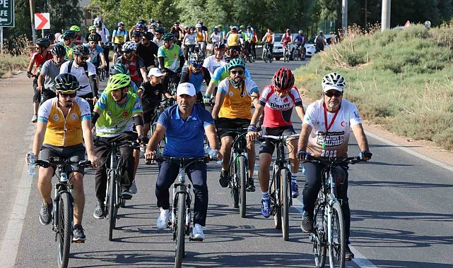 Bisiklet tutkunları Klaus Schmidt için pedal çevirdi