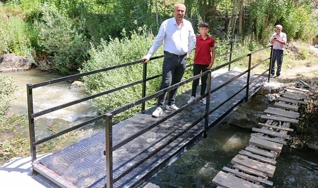 Bitlis'te tehlike arz eden tahta köprü yerine demir köprü yapıldı