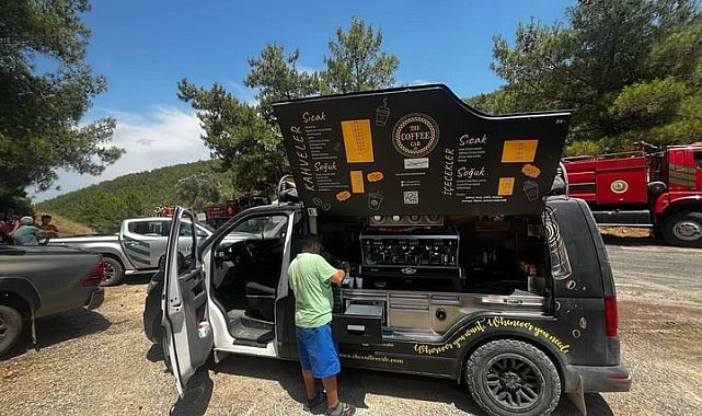Bodrum'daki yangına müdahale eden ekibe soğuk kahve ikramı
