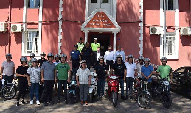 Bozdoğan'da motorculara kask dağıtımı sürüyor