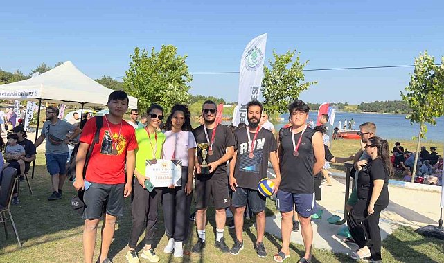 BŞEÜ öğrencileri ve personelleri plaj voleyboluna damga vurdu
