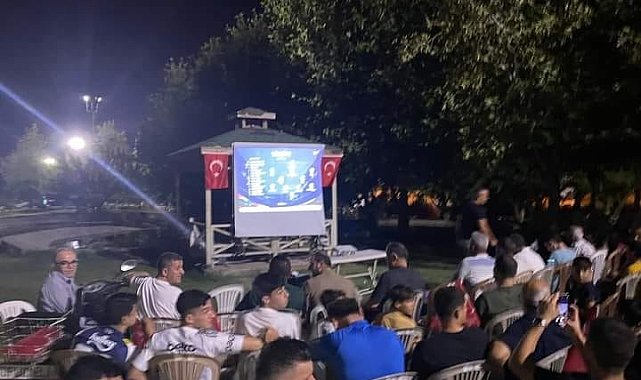 Buharkent'te çeyrek final heyecanını dev ekranda hep birlikte yaşadı