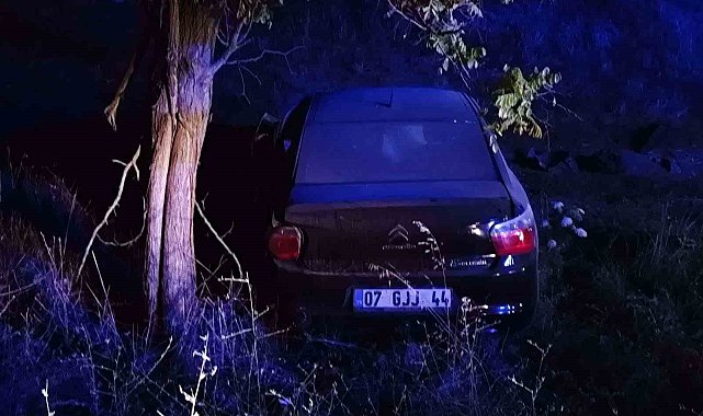 Burdur'da iki otomobil çarpışıp şarampole devrildi: 4 yaralı