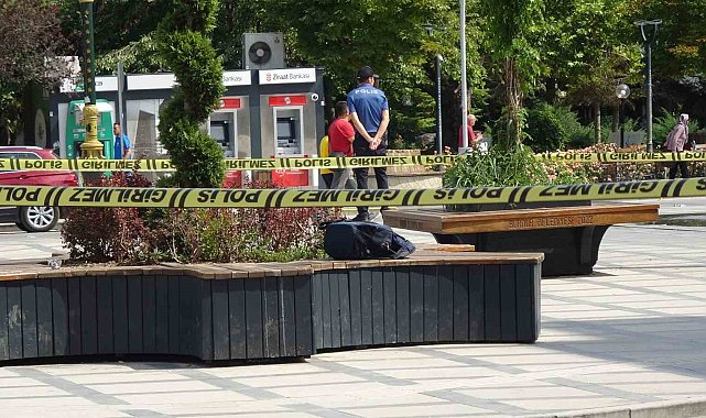 Burdur'da meydanda unutulan çanta paniğe neden oldu