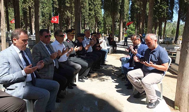 Burhaniye'de 15 Temmuz Şehidi Mustafa Serin kabri başında anıldı