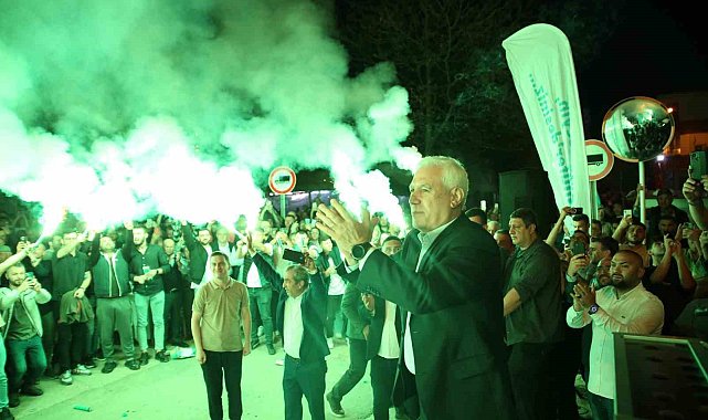 Bursa Büyükşehir Belediye Başkanı Mustafa Bozbey'den Bursaspor'a 500 bin TL destek