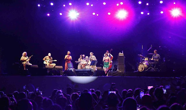 Bursa Festivali'nde yıldızlar geçidi