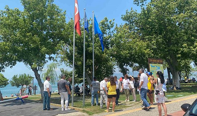 Bursa sahillerinde 'Mavi Bayrak' dalgalanıyor