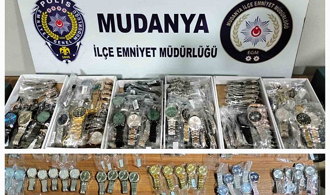 Bursa'da 100 bin liralık kaçak elektronik saat ele geçirildi