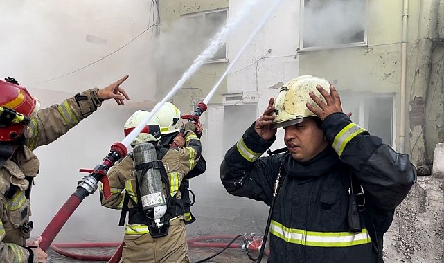 Bursa'da 3 katlı bina alev alev yandı