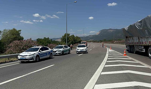 Bursa'da bir kişinin öldüğü kazada otomobilin motoru yerinden fırladı