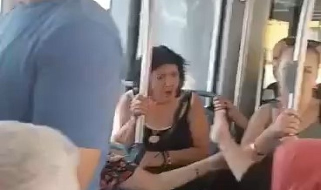 Bursa'da otobüsteki yer tartışması kamerada