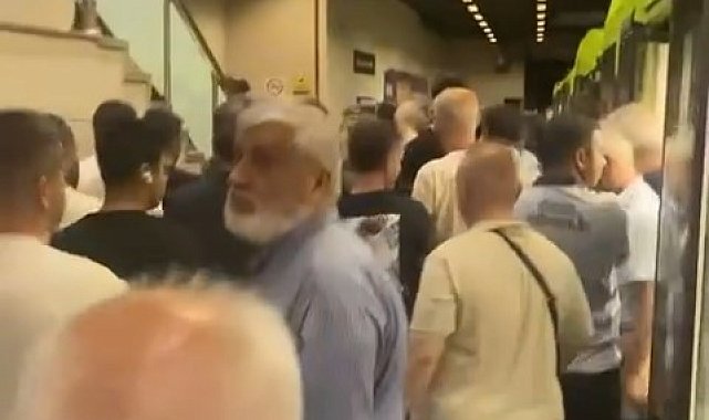 Bursa'da sağanak yağış metro seferlerini de durdurdu, raylar şelaleye döndü