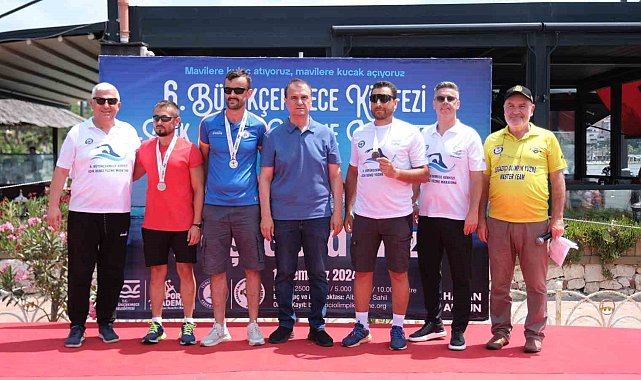 Büyükçekmece Körfezi 6.Yüzme Yarışması nefesleri kesti