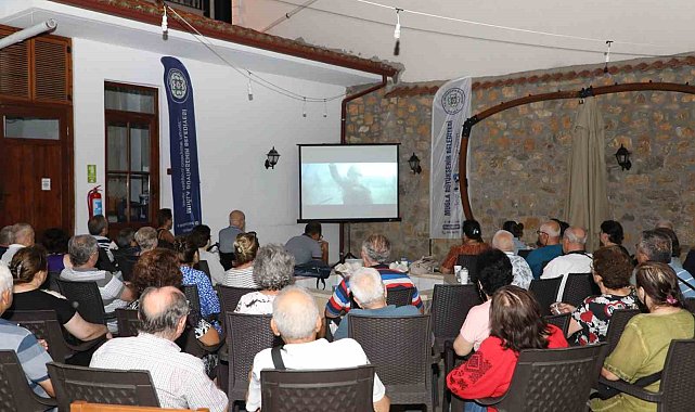 Büyükşehir Belediyesi 100 Yaş Evinde yazlık sinema günleri