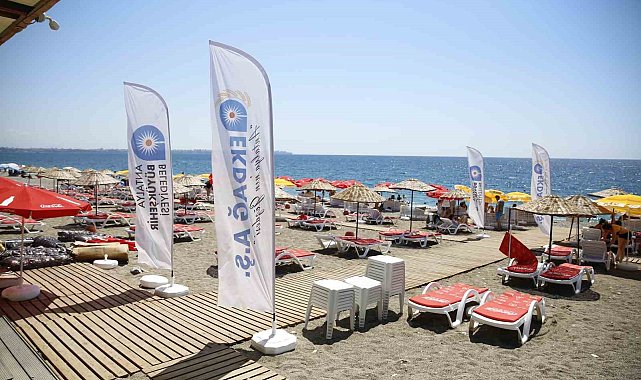 Büyükşehir'in Konyaaltı Sahili'ndeki ikinci halk plajı hizmette
