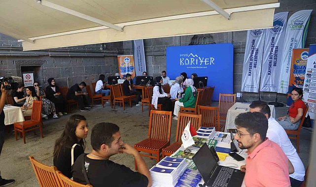 Büyükşehrin ücretsiz YKS Tercih Danışmanlığı hizmetine gençlerden yoğun ilgi