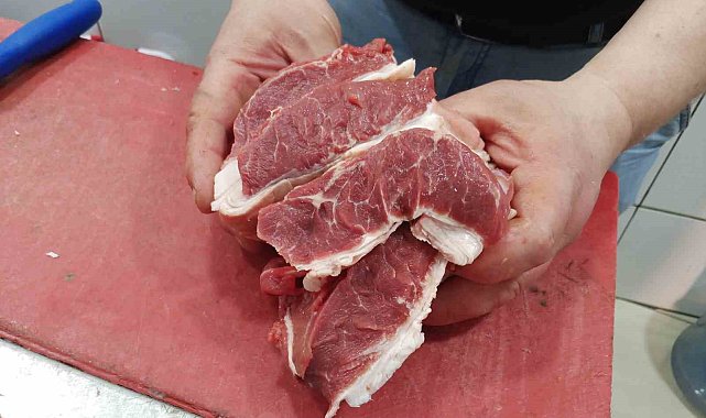 Buzluktan alınan etin yanlış yöntemlerle çözdürülmesiyle ilgili kasaptan uyarı