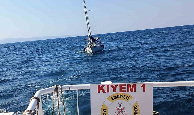 Çanakkale Boğazı'nda arızalanan tekne kurtarıldı