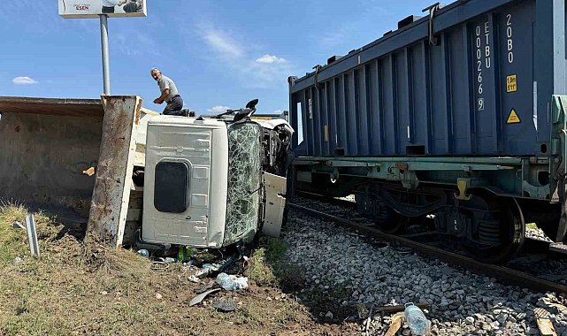 Çankırı'da yük treni ile hafriyat kamyonu çarpıştı: 1 ölü, 3 yaralı