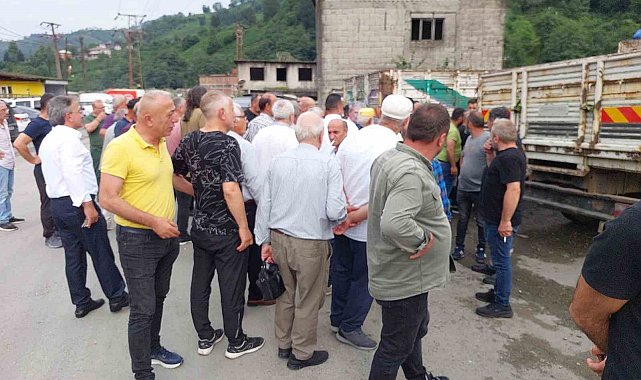 Çay üreticileri özel sektörü protesto etti