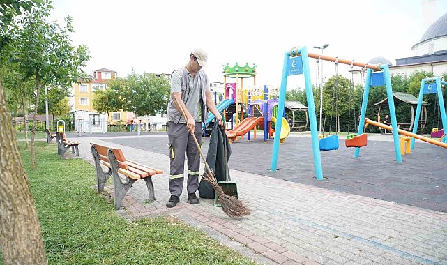 Çayırova'nın parkları düzenli olarak temizleniyor
