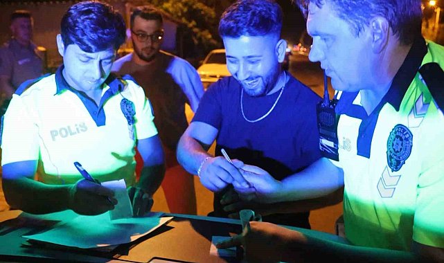 Ceza yiyince kahkahayla imza attı, espri yapıp gülerek "Oh" çekti