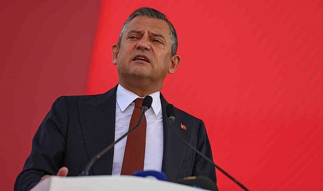 CHP lideri Özel: "Öğretmenler asgari ücretle, sömürülerek pek çok özel kurumda çalışmak zorunda kalıyorlar"
