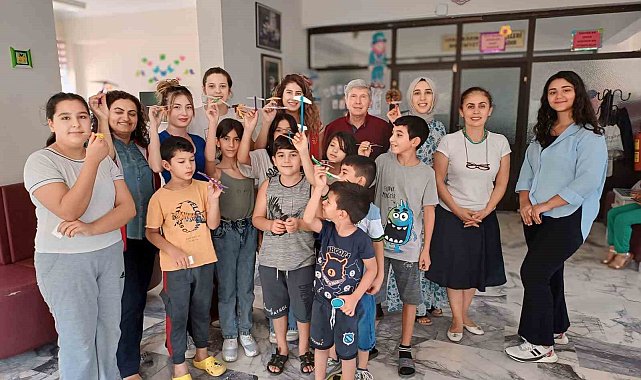 Çine'de çocuklar oyuncakçı dede ile buluştu