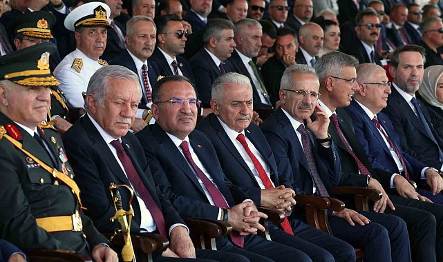 Cumhurbaşkanı Erdoğan, tören alanında alkışlarla karşılandı