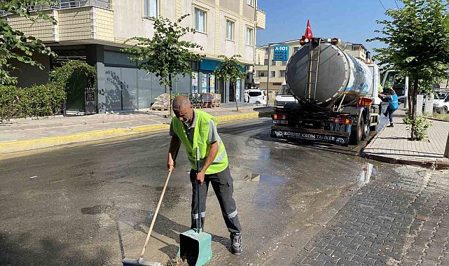 Darıca'da ekipler mahallelerde köşe bucak temizlik yapıyor