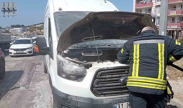 Defne ilçesinde araç yangını çıktı