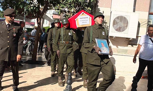 Denizde kalp krizi sonucu hayatını kaybeden emekli astsubay toprağa verildi