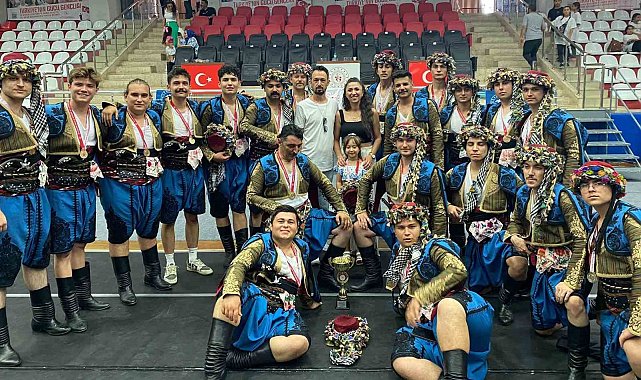 Denizli Büyükşehir Halk Oyunları Aydın'dan şampiyonlukla döndü