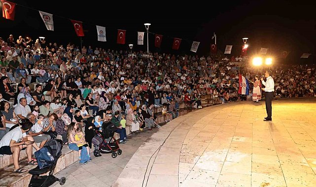Denizli Büyükşehirin halk dansları festivali kentin dört bir yanında devam ediyor