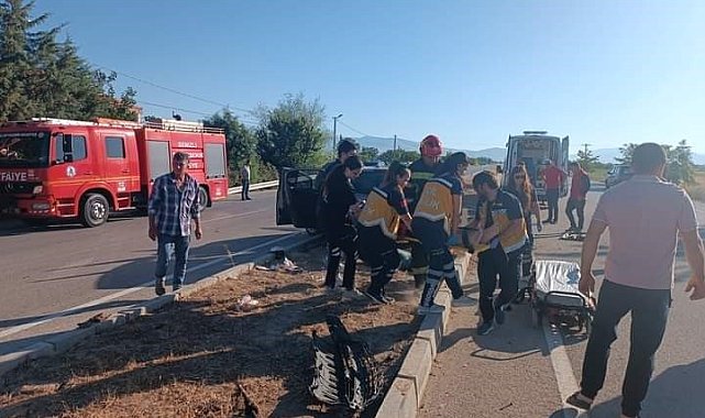 Denizli'de otomobil ile traktör çarpıştı; 4 yaralı