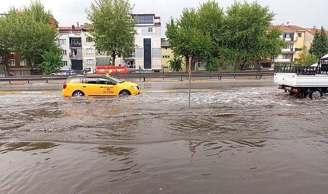 Denizli'de şiddetli yağış ve fırtına etkili oldu