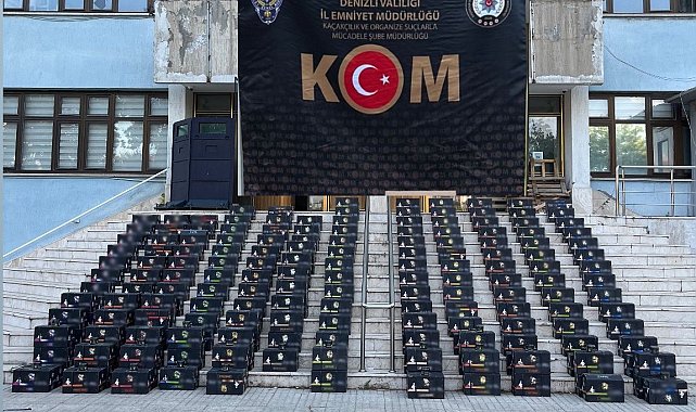 Denizli'de tırın dorsesinde kaçak tütün ürünü ele geçirildi