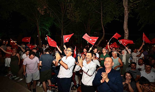Denizlililer milli maç heyecanını yine dev ekranlarda yaşayacak