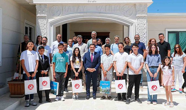 Depremin yaralarının sarıldığı Hatay'dan çıkan 10 LGS birincisi ödüllendirdi