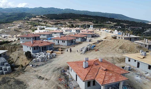 Depremin yaralarının sarıldığı Samandağ'da köy evleri kendine hayran bırakıyor