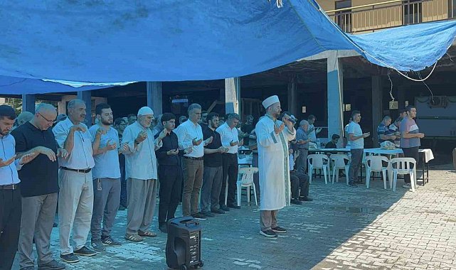 Derebucak'ta eller yağmur için semaya kaldırıldı