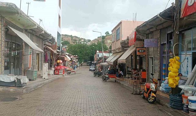 Dicle'de yaz yağmuru bunaltıcı havayı serinletti