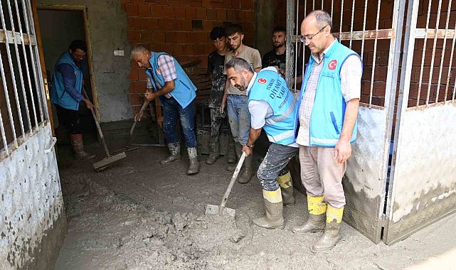 Din görevlileri vatandaşın yardımına koştu