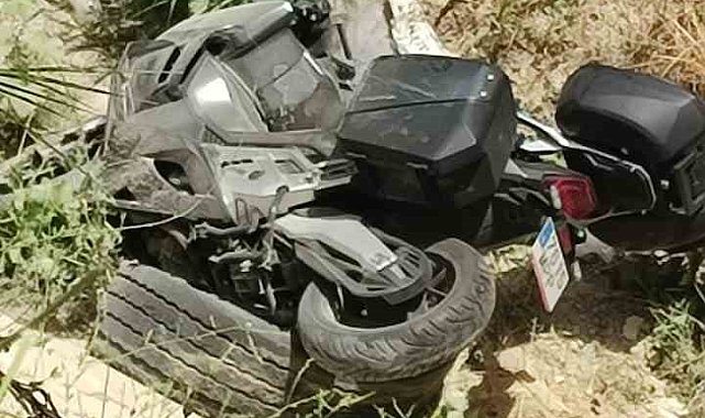 Direksiyon hakimiyetini kaybeden turist şarampole devrildi