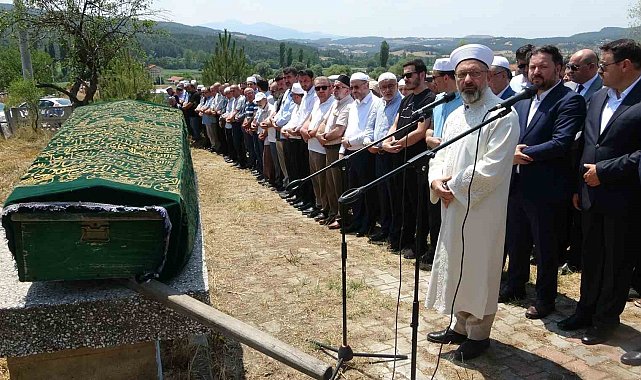 Diyanet İşleri Başkanı Erbaş, Kütahya'da Müezzin-Kayyım Halil İbrahim Güçlü'nün cenazesine katıldı