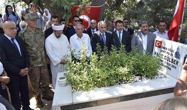 Diyarbakır'da 15 Temmuz şehidi kabri başında dualarla anıldı