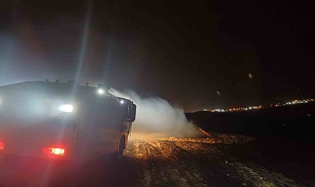 Diyarbakır'da çıkan anız yangını TOMA'ların desteğiyle söndürüldü